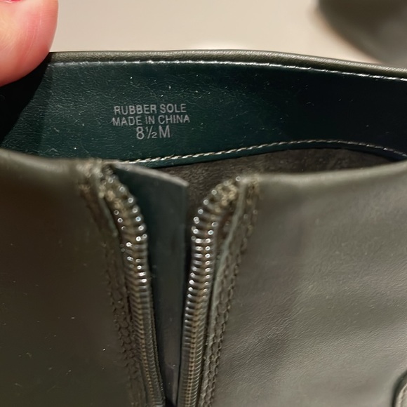 Ann Taylor Carly leather ankle bootie s 8 1/2 - Picture 6 of 8